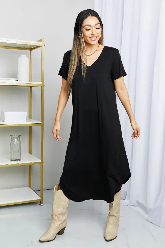 Running DressHYFVE V-Neck Short Sleeve Curved Hem Dress in Black